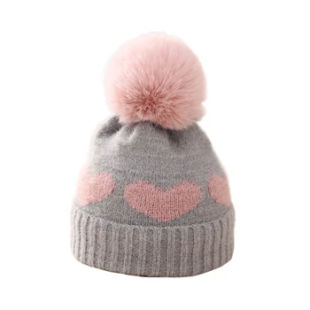 Шапочка-бини для маленьких девочек, вязаная зимняя теплая шапка с плюшевым помпоном и рисунком в виде сердца, для новорожденных малышей, детская шапочка